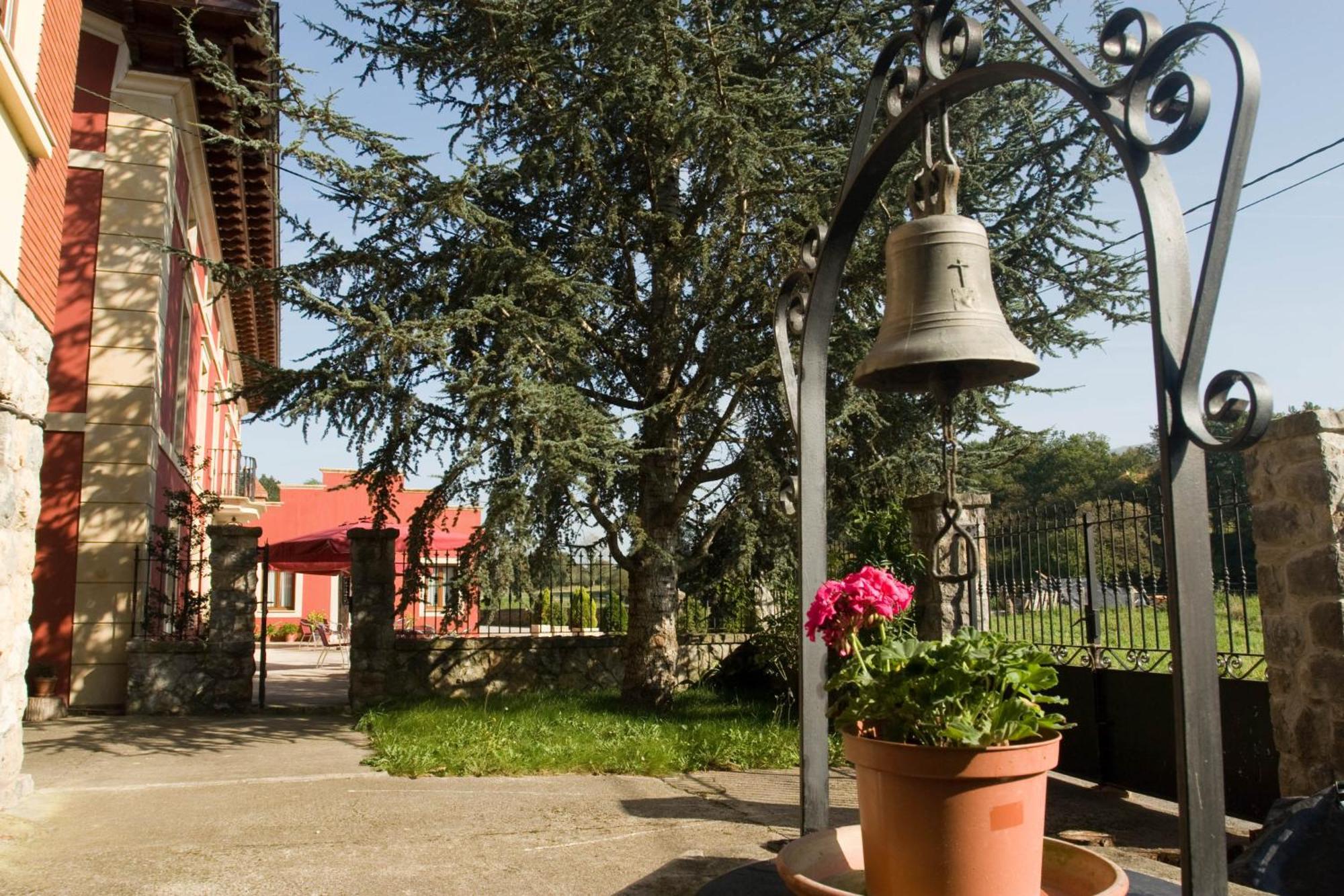 Posada Santa Eulalia Villanueva de la Pena Экстерьер фото