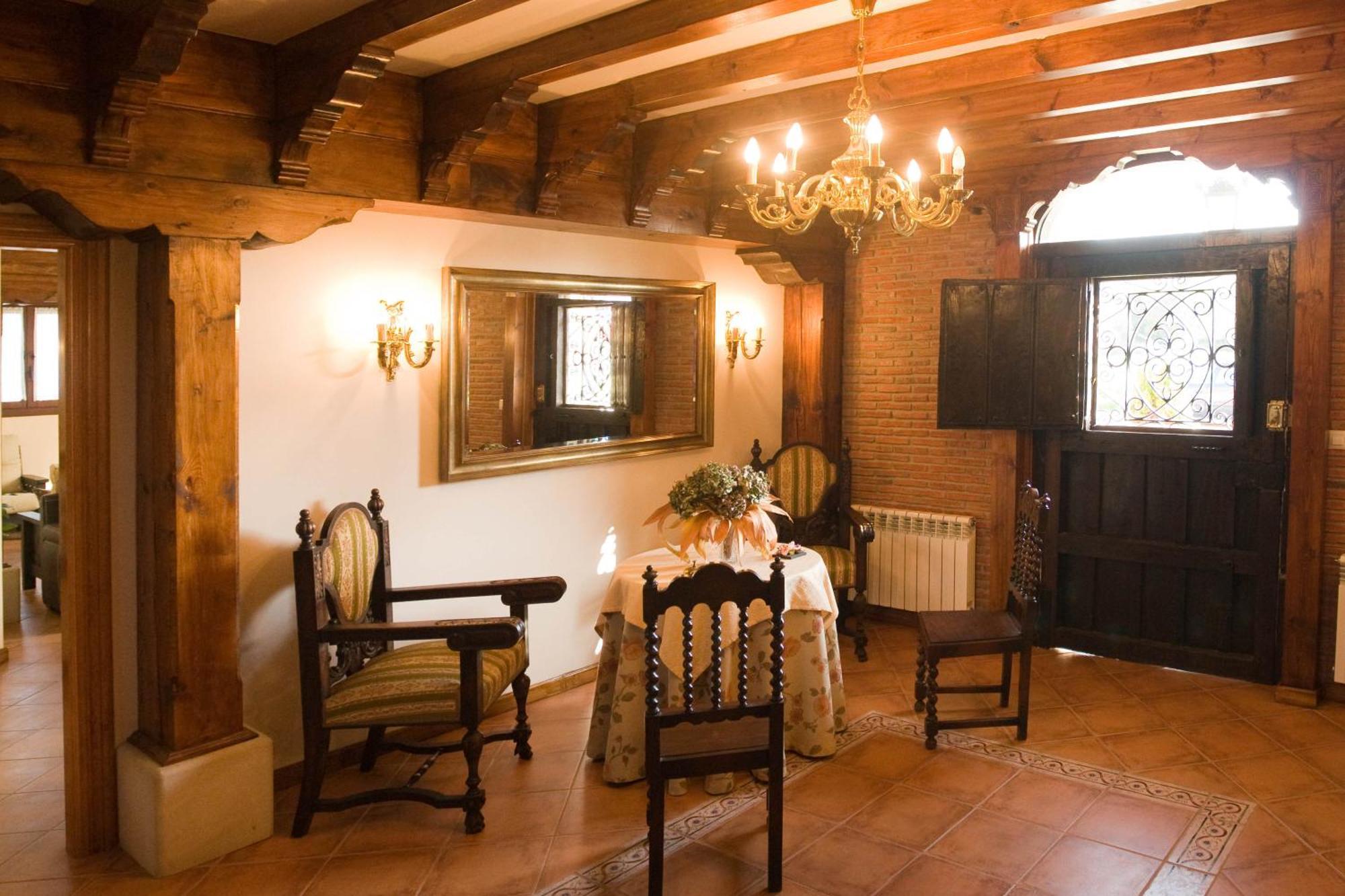 Posada Santa Eulalia Villanueva de la Pena Экстерьер фото