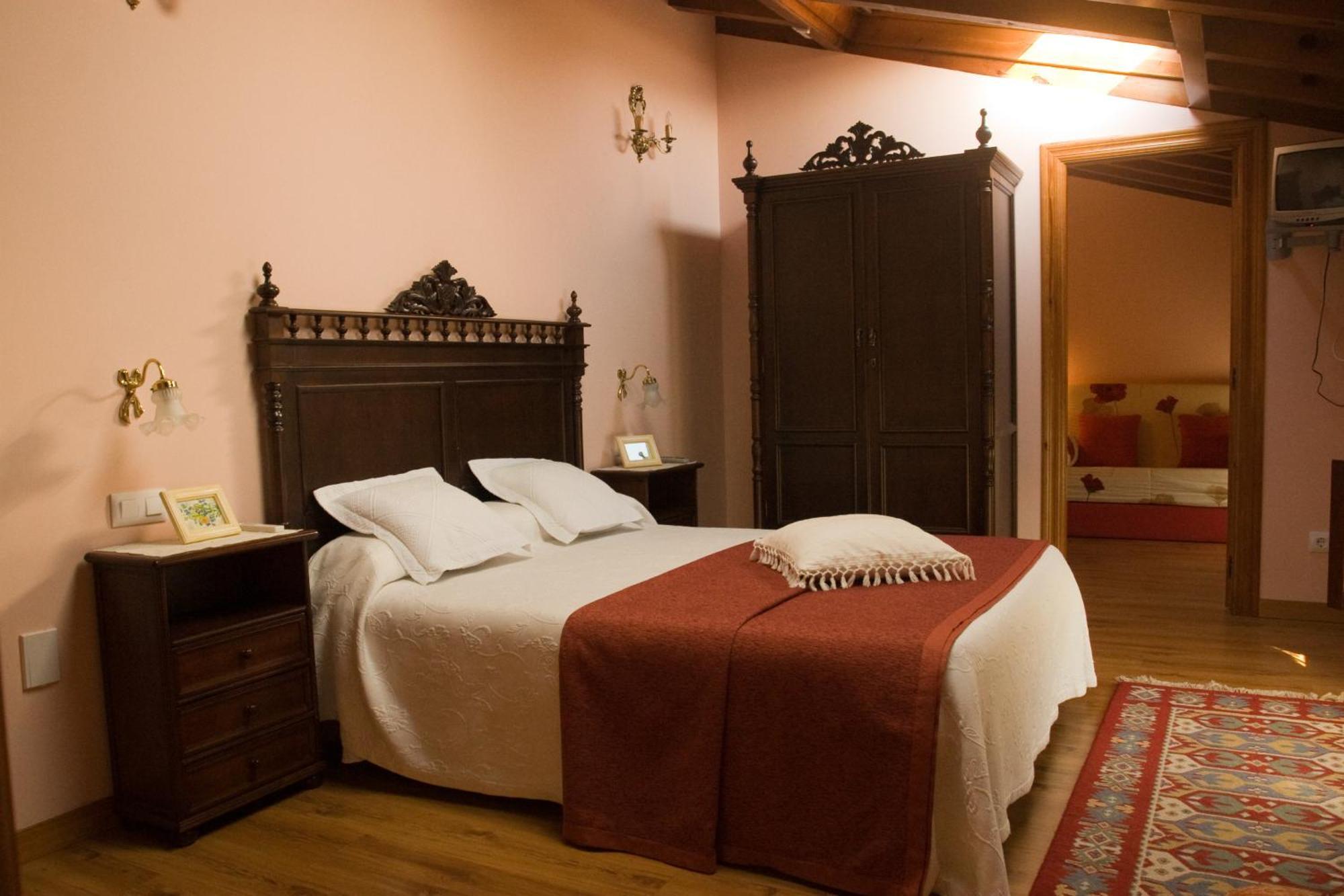 Posada Santa Eulalia Villanueva de la Pena Экстерьер фото