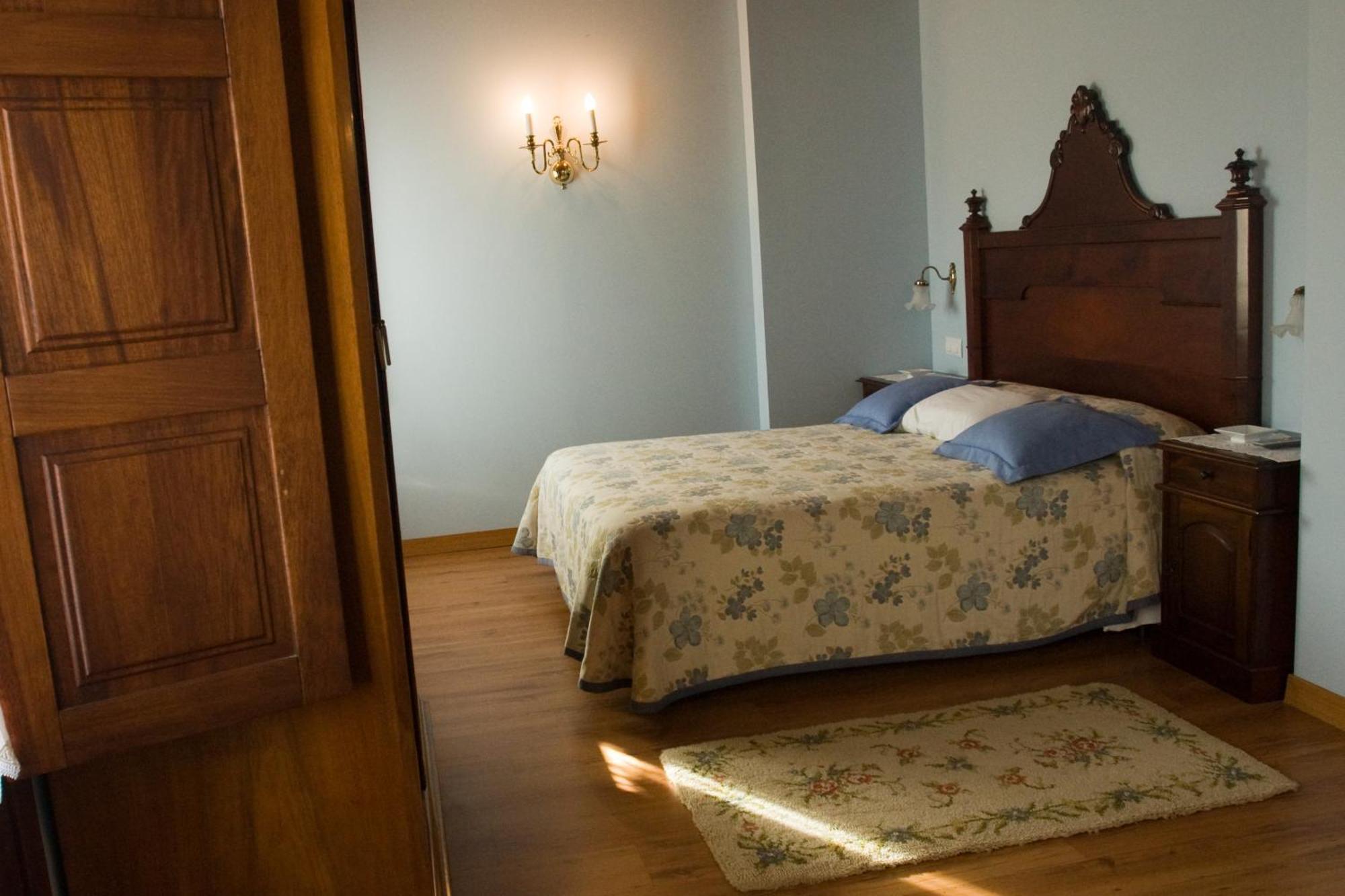 Posada Santa Eulalia Villanueva de la Pena Экстерьер фото
