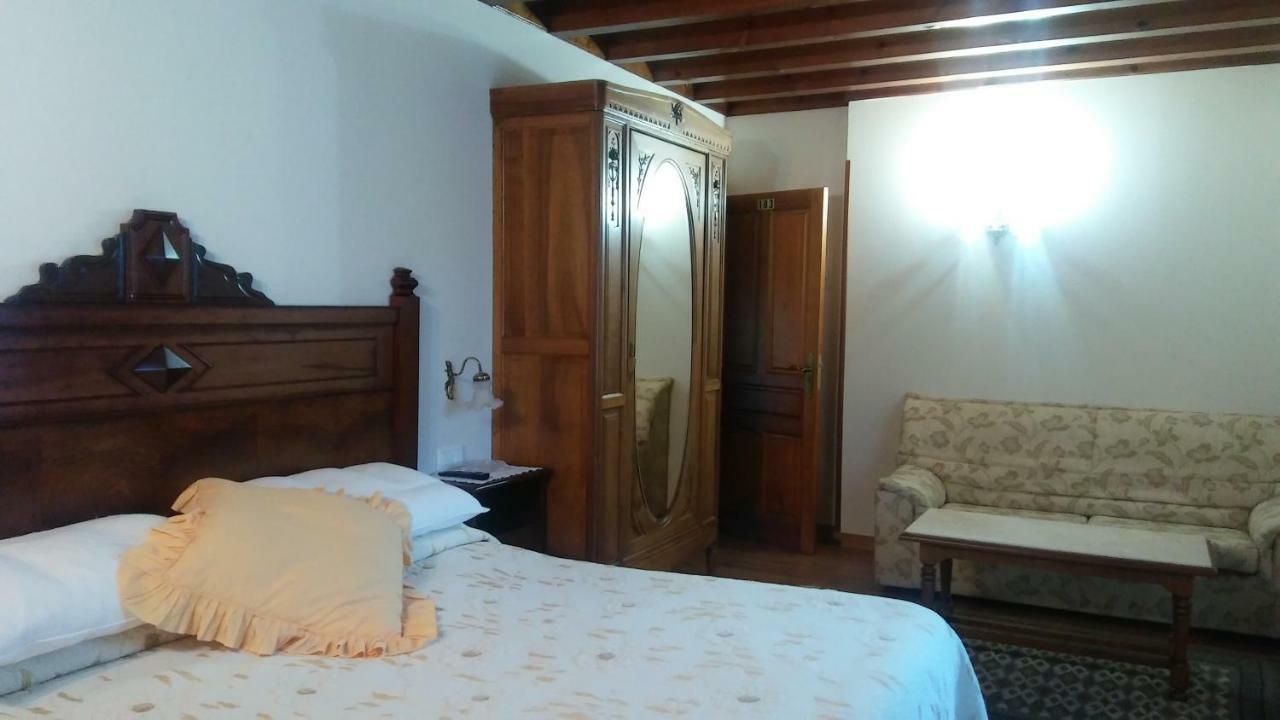 Posada Santa Eulalia Villanueva de la Pena Экстерьер фото